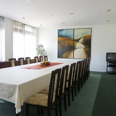 Retro Suza 2* ブラチスラヴァ